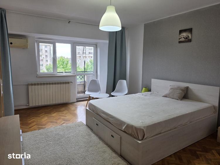 Garsonieră decomandată în Decebal