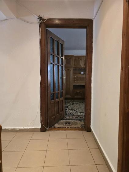 Apartament cu 3 camere semidecomandat în Medicină