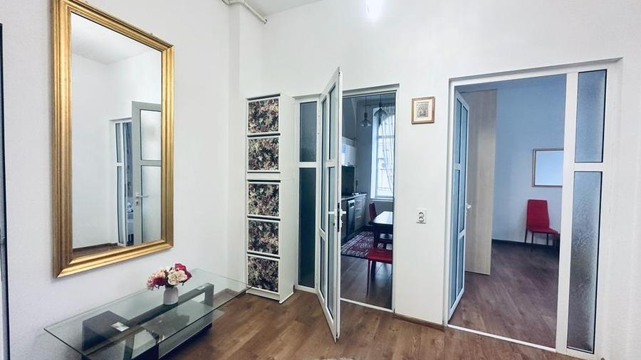 Apartament cu 3 camere semidecomandat, mobilat în Ultracentral
