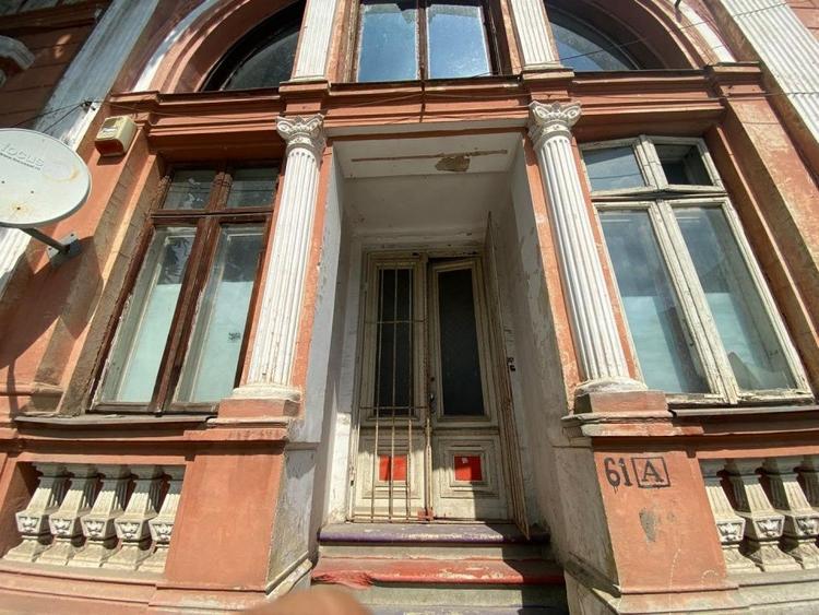 Casă individuală cu 8 camere cu Canalizare în Calea Călărașilor