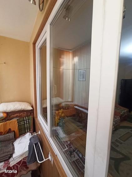 Apartament cu 2 camere semidecomandat în Craiovei