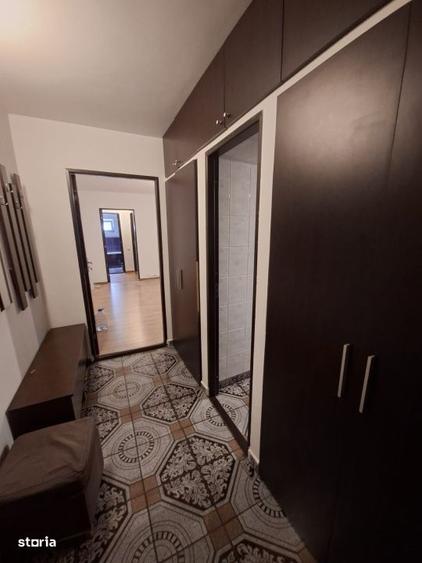 Apartament cu 2 camere semidecomandat, mobilat în Rovine