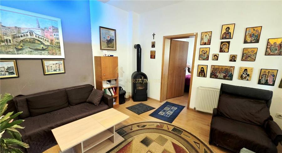 Casă individuală cu 5 camere cu Canalizare în Dâmbul Rotund