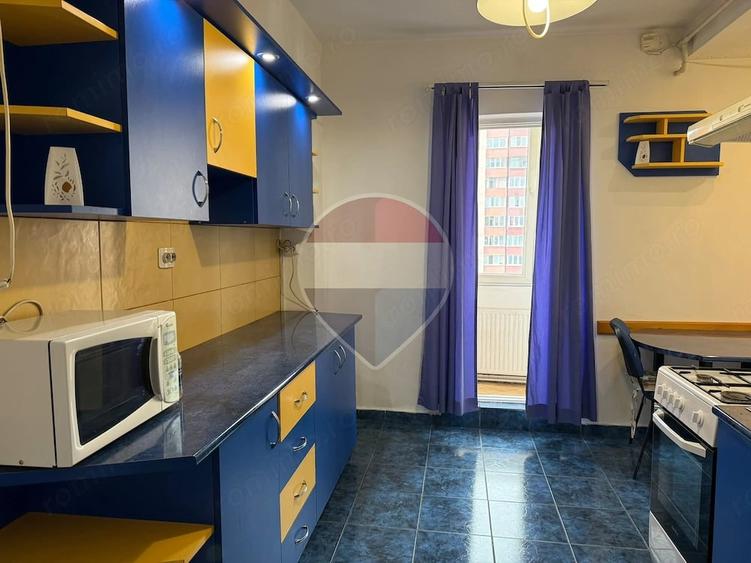Apartament cu 3 camere decomandat în Calea București