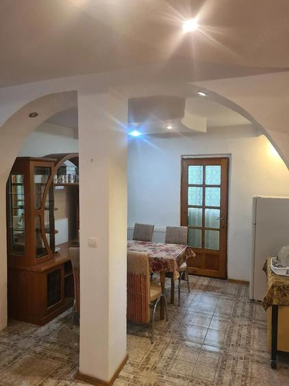 Apartament cu 3 camere decomandat în 1 Mai