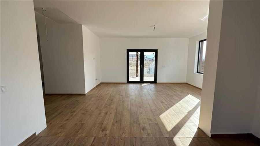 Casă individuală cu 4 camere cu Teren 500 Mp în Tărlungeni