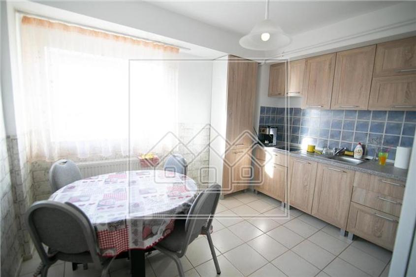 Apartament cu 2 camere decomandat în Vasile Aaron