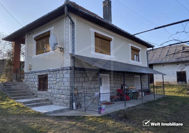 Casă individuală cu 4 camere cu Teren 8000 Mp în Ciucea