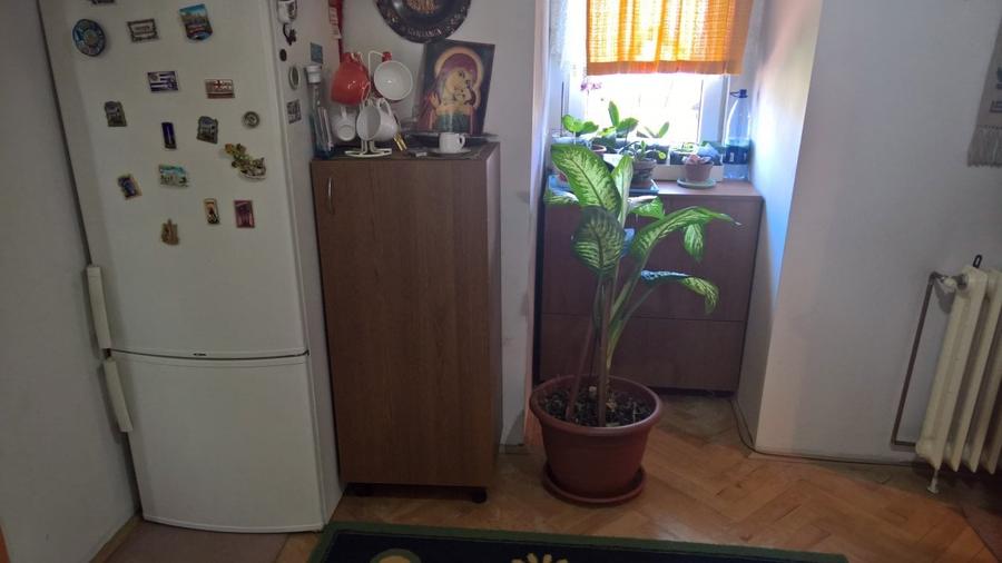 Apartament cu 3 camere semidecomandat în Central