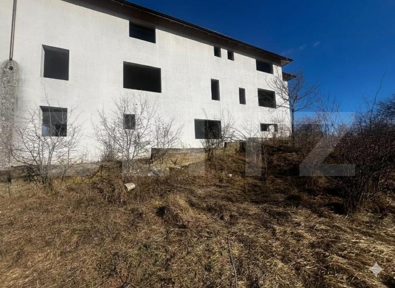 Casă individuală cu 12 camere cu Canalizare în Exterior Sud