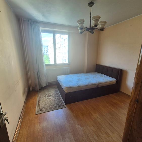 Apartament cu 3 camere decomandat în Tineretului