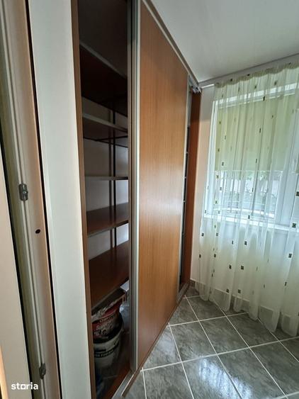 Apartament cu 3 camere semidecomandat, mobilat în Orizont