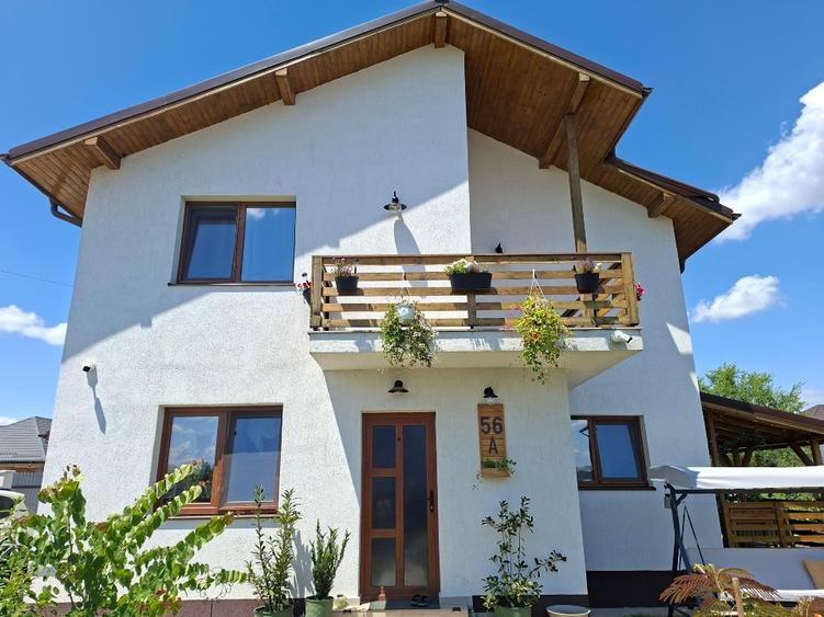 Casă individuală cu 4 camere cu Canalizare în Săbăreni