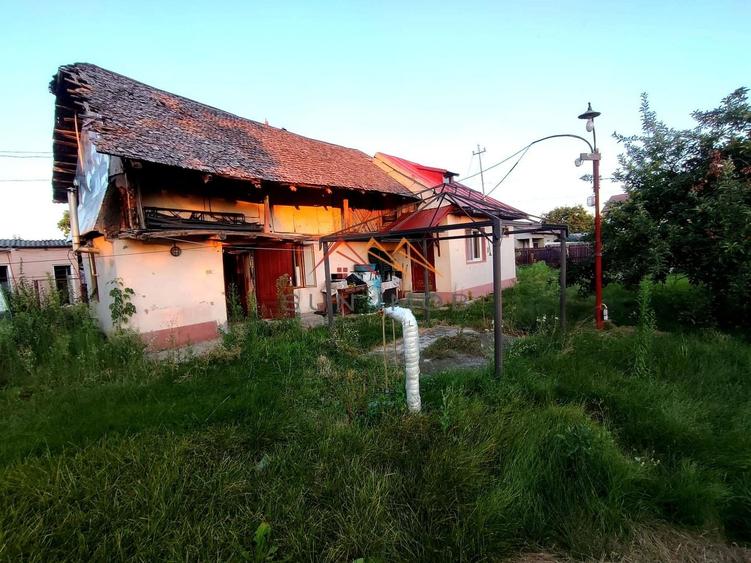 Casă individuală cu 5 camere cu Canalizare în Ariceștii Rahtivani