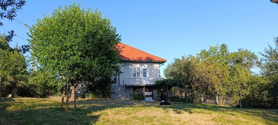 Casă individuală cu 3 camere cu Teren 3500 Mp în Prislop