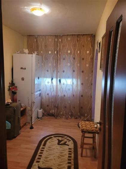 Apartament cu 3 camere nedecomandat în 9 Mai