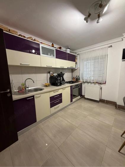 Apartament cu 4 camere decomandat în Central