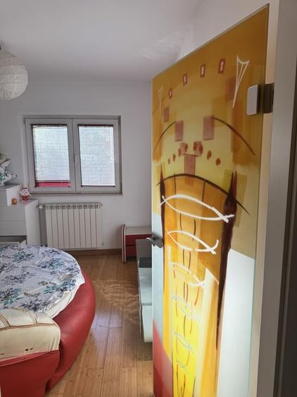 Apartament cu 2 camere semidecomandat în Văcăresti