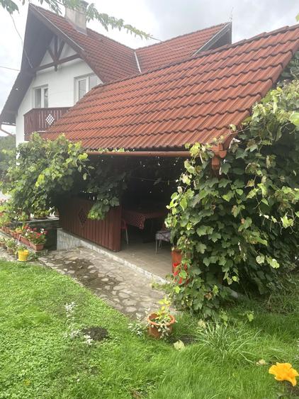 Casă cu 4 camere cu Teren 1577 Mp în Praid