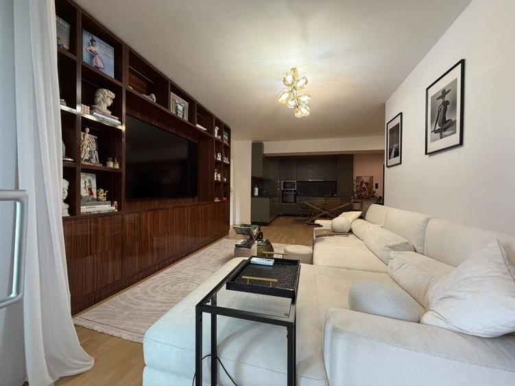 Apartament cu 3 camere decomandat în Pipera