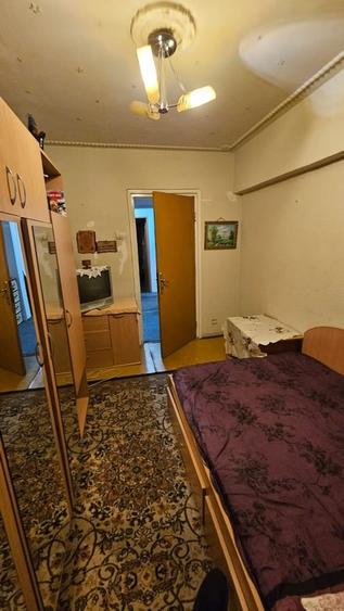 Apartament cu 4 camere decomandat în Titan