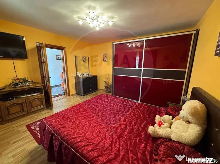 Casă cu 6 camere cu Teren 1526 Mp în Bolotești