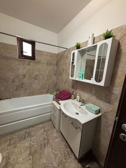 Apartament cu 3 camere decomandat, mobilat în Moșnița Nouă
