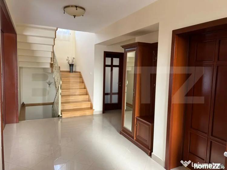 Casă cu 7 camere cu Teren 330 Mp în Burdea