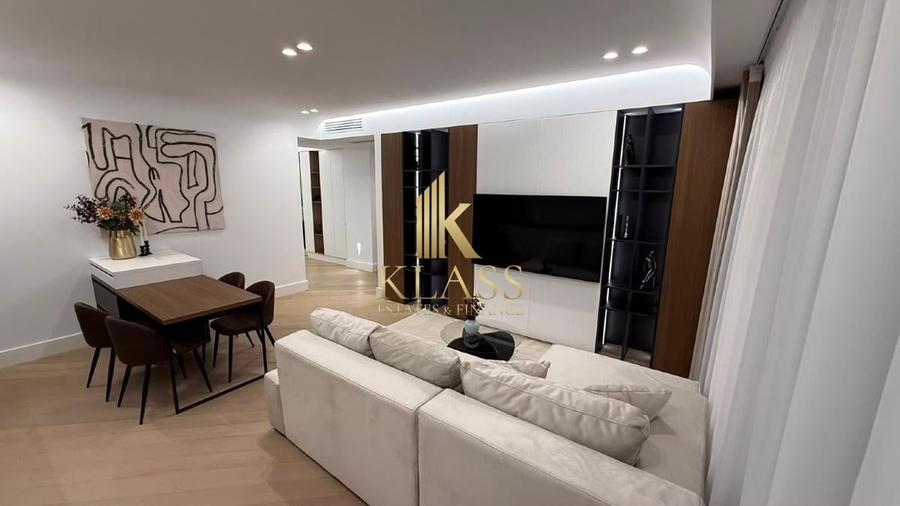 Apartament cu 3 camere semidecomandat, mobilat în Iancu Nicolae