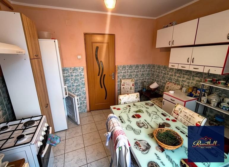 Apartament cu 4 camere decomandat în Central