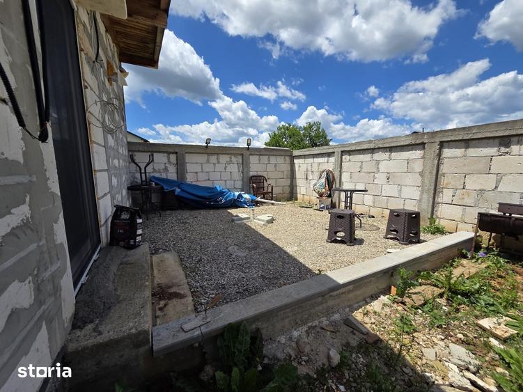 Casă cu 4 camere cu Teren 538 Mp în Priseaca