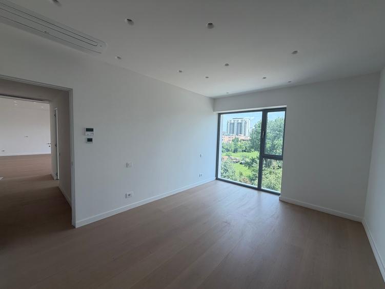 Apartament cu 3 camere decomandat în Aviației