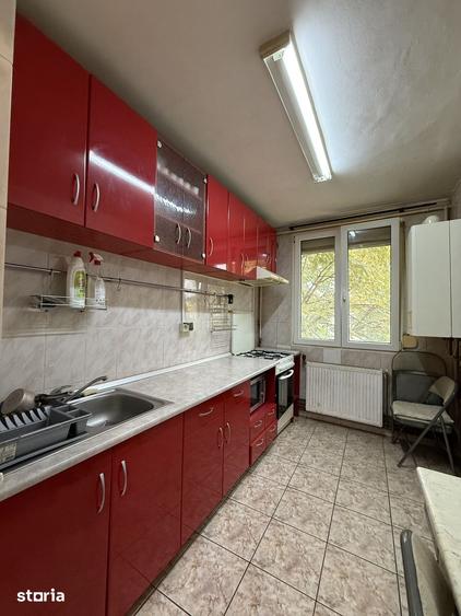 Apartament cu 3 camere semidecomandat în Drumul Taberei