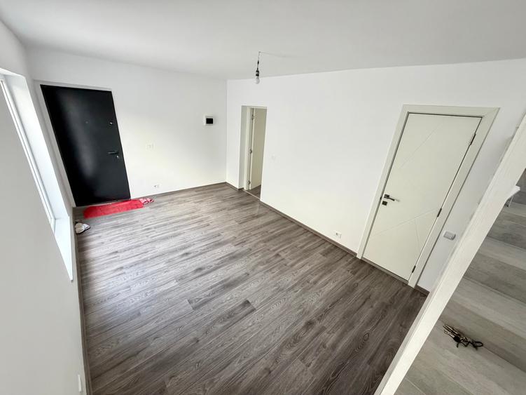 Duplex cu 3 camere cu Canalizare în Apărătorii Patriei