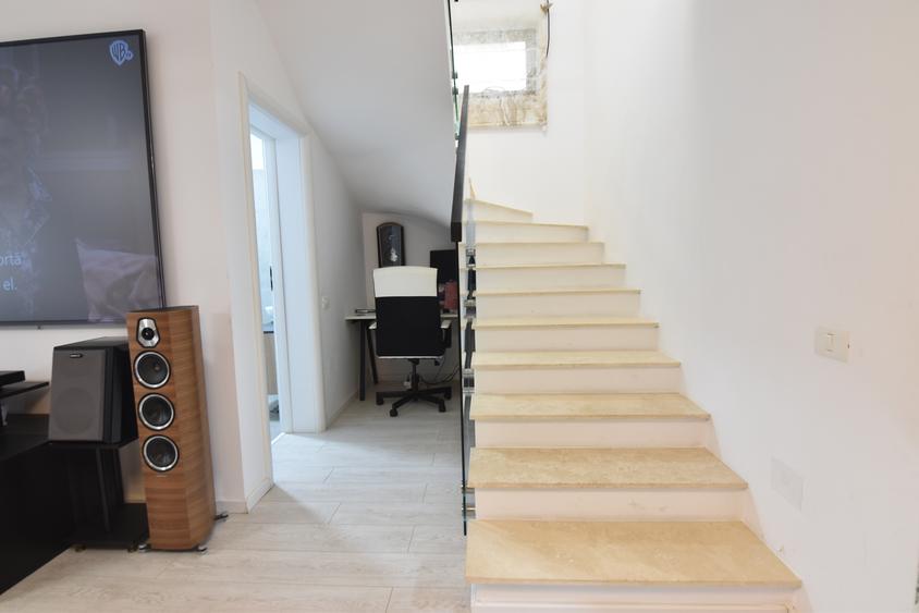 Duplex cu 4 camere cu Canalizare în Domnești