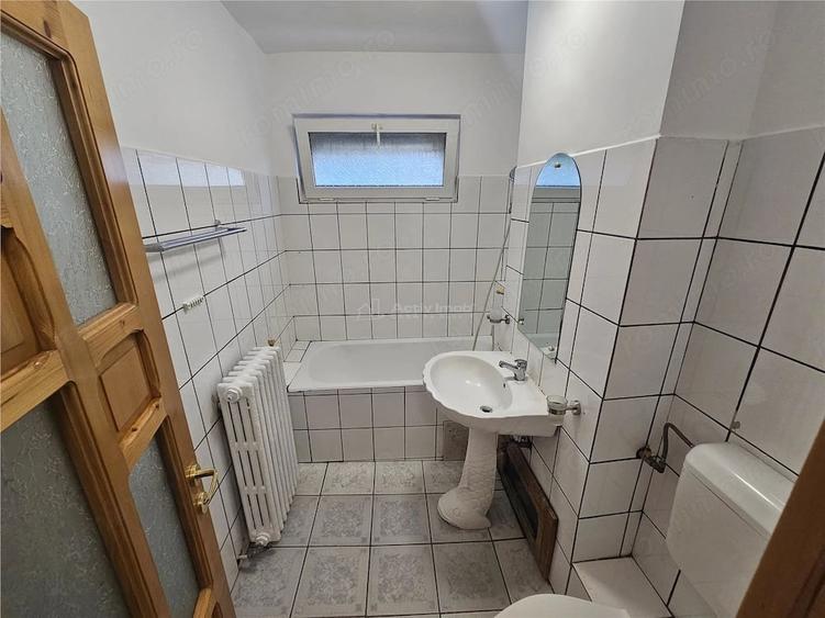 Apartament cu 3 camere semidecomandat în Cuptoare (Reșița)
