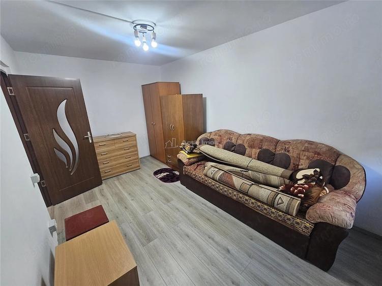 Apartament cu 2 camere semidecomandat în Cuptoare (Reșița)