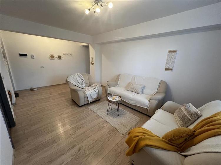 Apartament cu 2 camere decomandat, mobilat în Sud