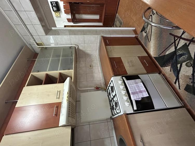 Apartament cu 3 camere semidecomandat în Dacia