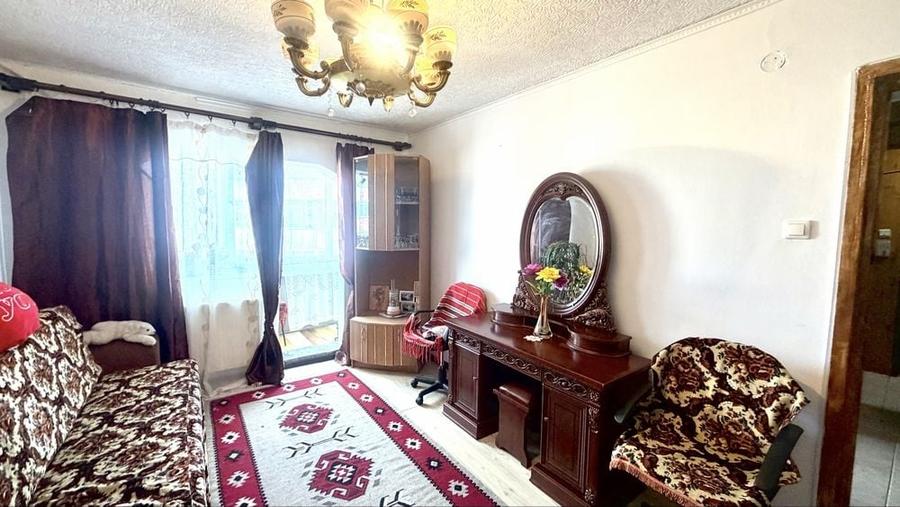 Apartament cu 3 camere decomandat în Ștefan cel Mare