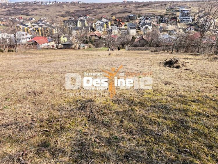 Teren de 3000 mp, în Rediu