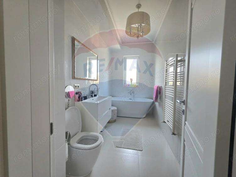 Apartament cu 4 camere decomandat în Unirii