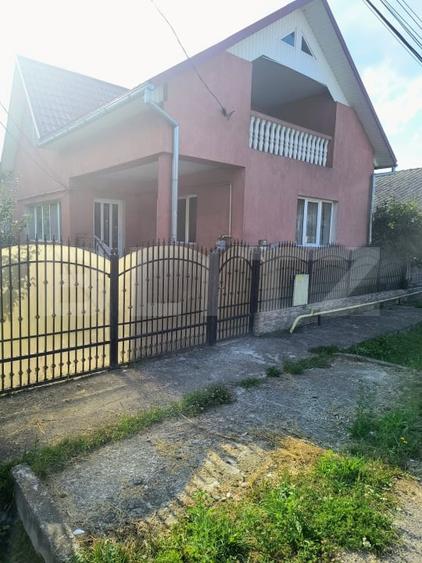 Casă individuală cu 4 camere cu Canalizare în Nord-Vest