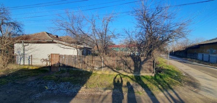Casă cu 4 camere cu Teren 750 Mp în Malu