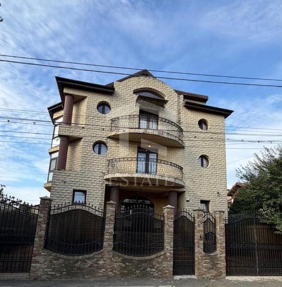 Casă individuală cu 7 camere cu Canalizare în Colentina