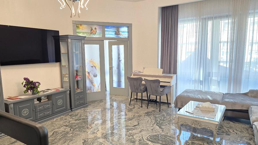 Apartament cu 4 camere decomandat în Decebal