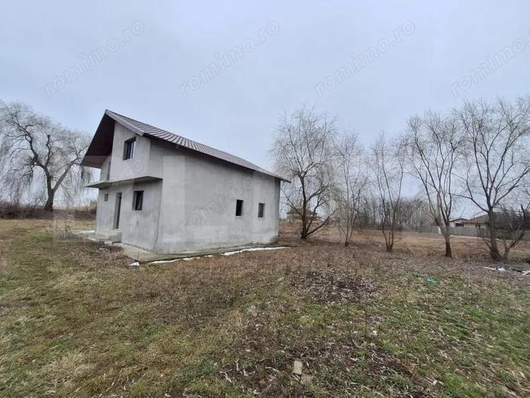 Casă cu Teren 400 Mp în Lazuri