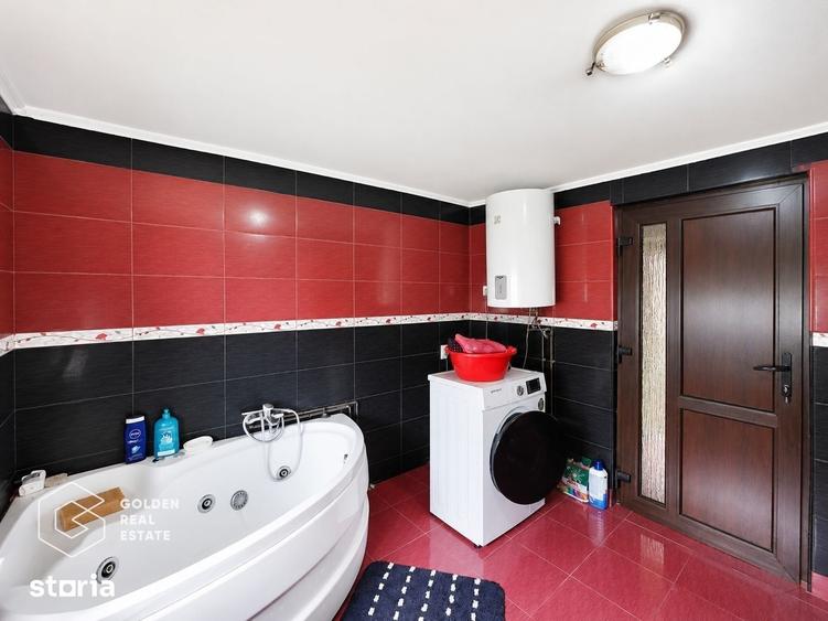 Casă cu 5 camere decomandat cu Teren 2355 Mp în Ususău
