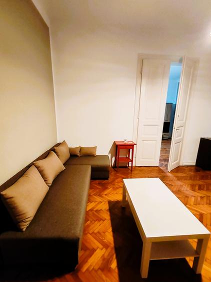 Apartament cu 3 camere semidecomandat în Central