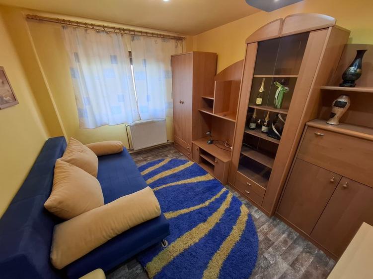 Apartament cu 4 camere semidecomandat în Micălaca